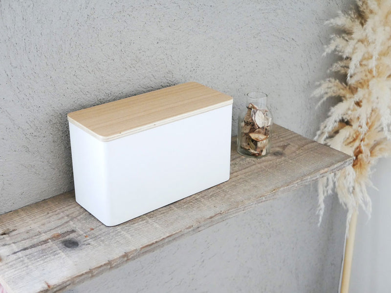 ヤマザキ製サニタリー収納ケース、木とスチール使用