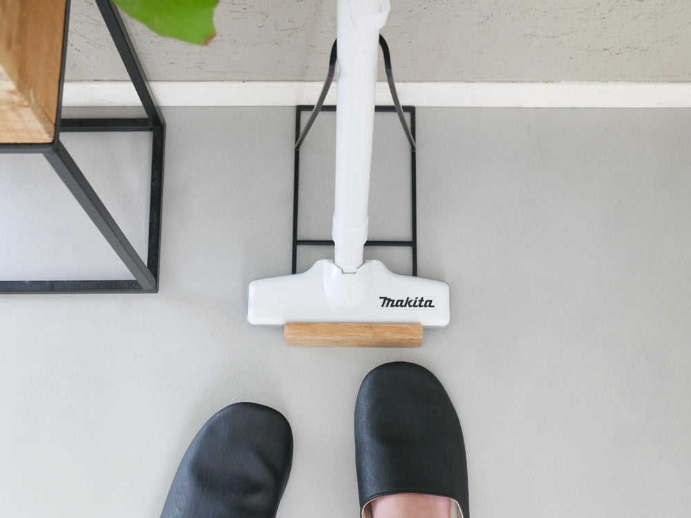 ポッシュリビング製マンゴーウッドとアイアンのクリーナースタンド