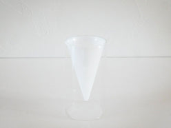POSH LIVING フロートベース。透明なガラス製で円錐形のデザイン、直径8cm、高さ15cm。
