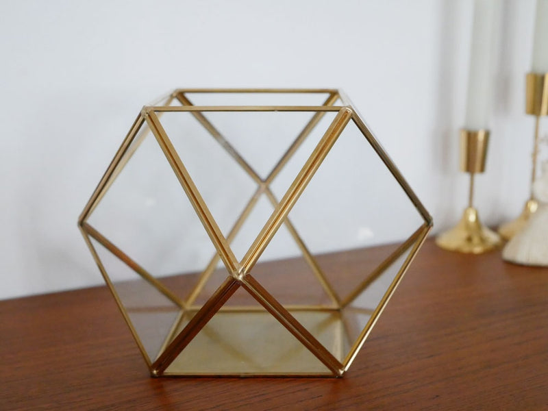 Horn Please MADE製の真鍮とガラスで作られた三角形フレーム付きフィギュア