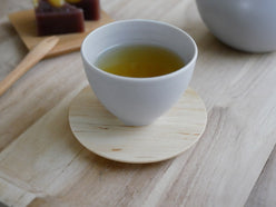 SALIU製山桜ほうじ茶用茶碗と茶敷のセット