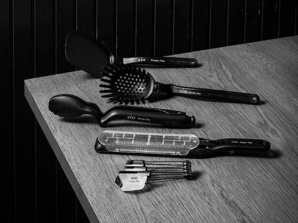 Dreamfarm×Sioのシルバー色パスタレードル キッチン用ヘラ