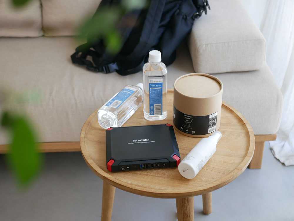 エムワークスのソーラーパネル付きポータブル電源セット