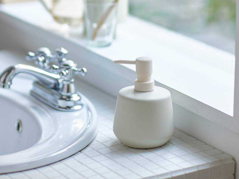 マットな質感のシセイ製液体ソープディスペンサー