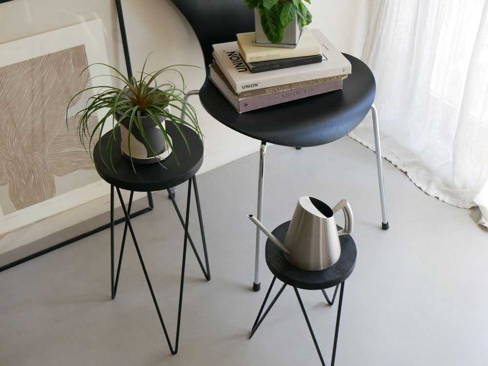 オールブラックのポッシュリビング サークルスタンド