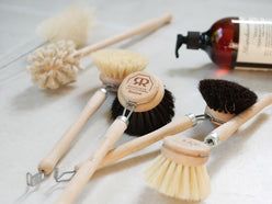 REDECKERの木製手作りウォッシングブラシ