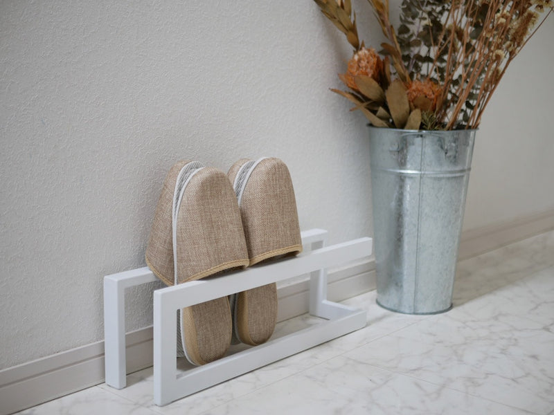 LINEブランドのスチール製スリッパラック、約4足収納可能