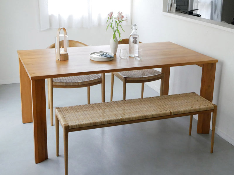 160cm幅のチーク仕上げサンフラワーラタンダイニングテーブル