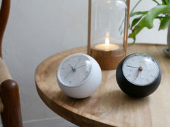 レムノスのearth clock、シンプルなアルミ製デザインの時計