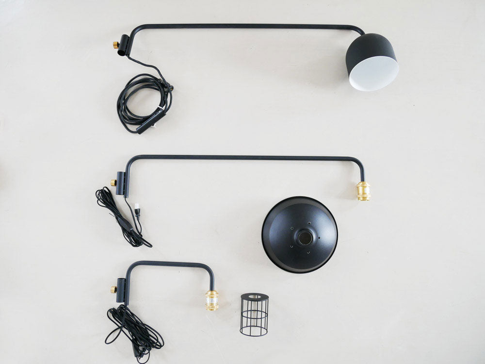 平安伸銅の黒い壁付けランプ「009 Lamp C」