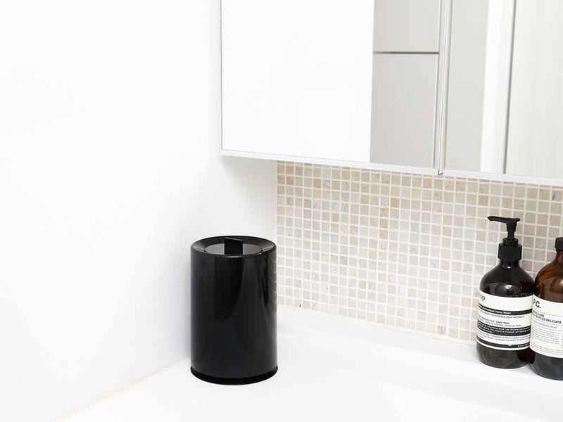 黒色のミニ丸形ダストボックス 蓋付き