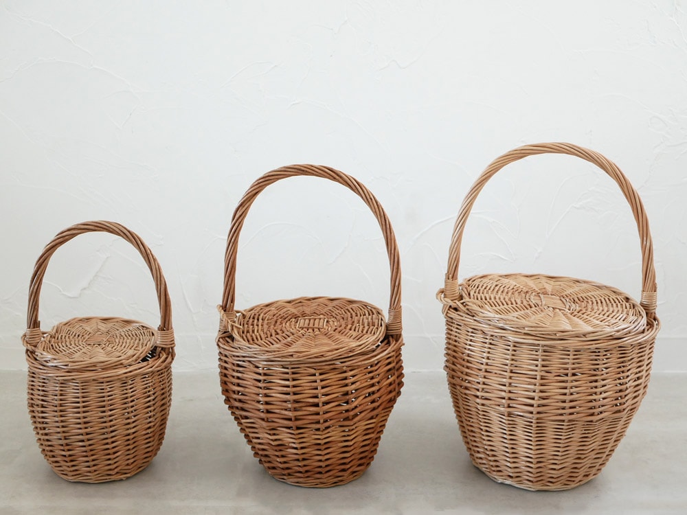 POSH LIVINGの柳製ハンドル付きウィッカーバスケット、収納やピクニックに最適なデザイン