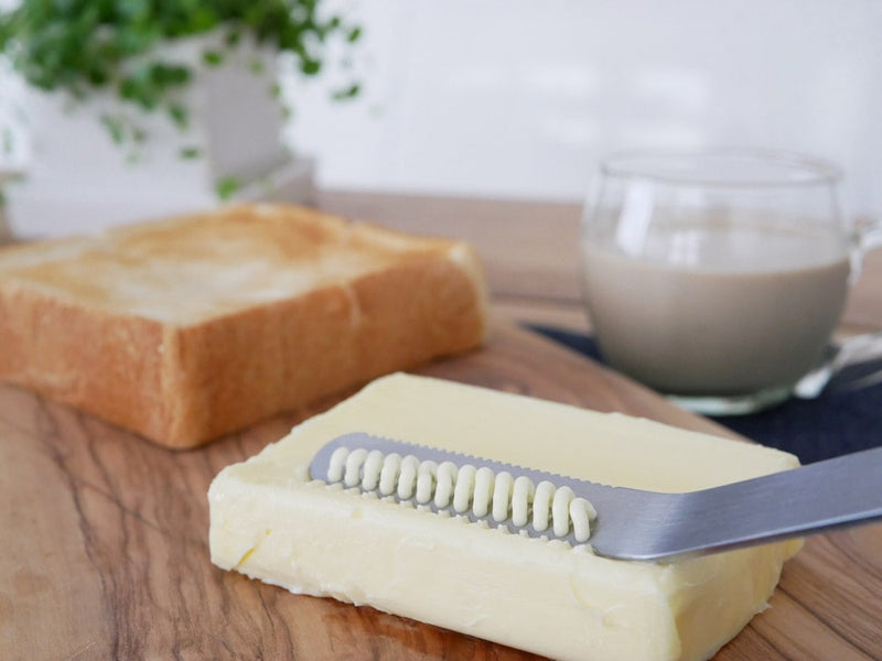 EAトCOのステンレス製バターナイフとバター