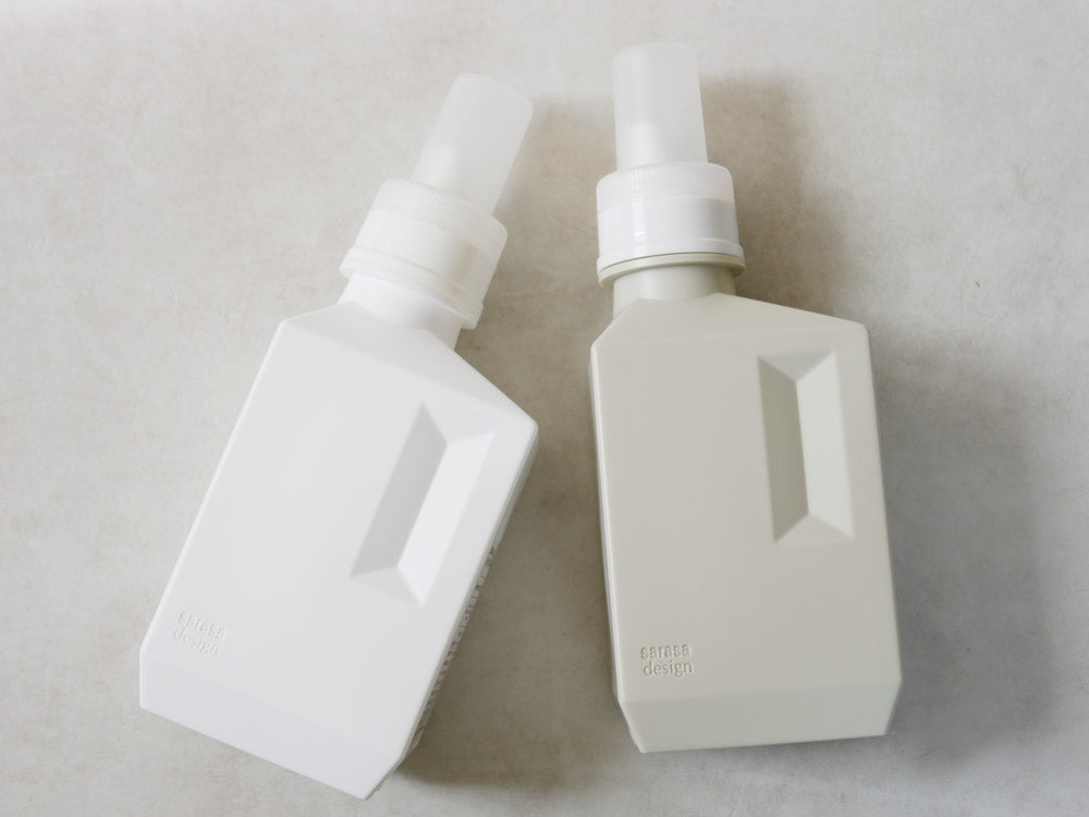 サラサデザインのb2cランドリーボトル、容量1000mlの透明HDPE製本体とPP製キャップ、家庭用洗剤収納用