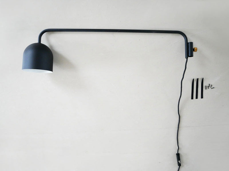 【DRAW A LINE】009 Lamp Cの黒い縦付け照明器具