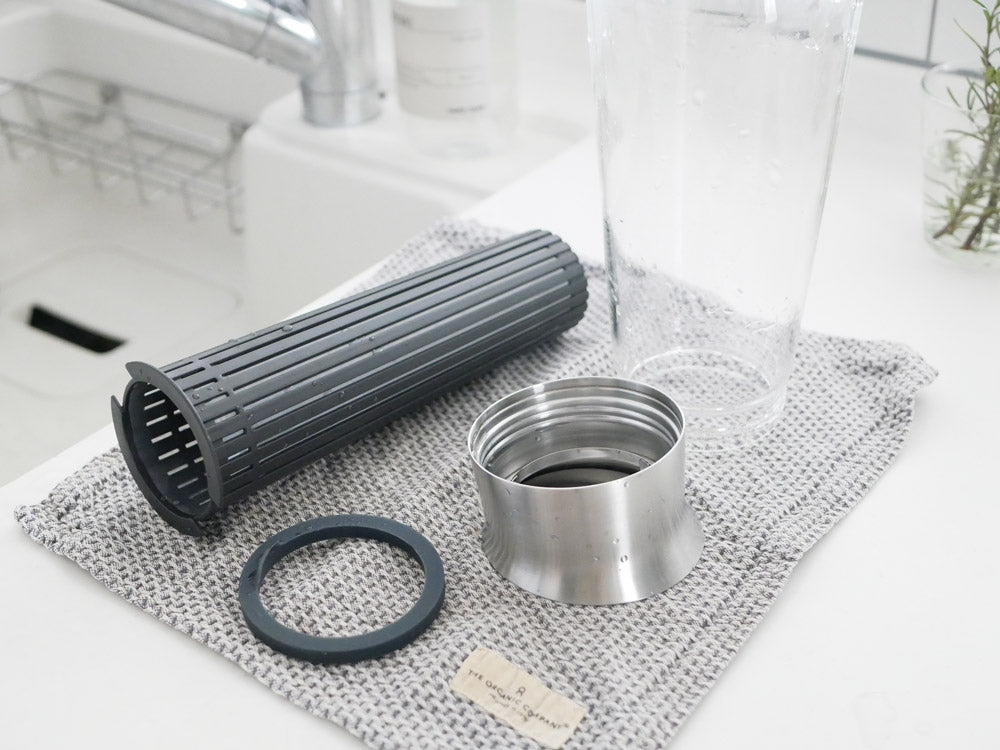 キントーの透明ガラスカラフェとステンレス蓋