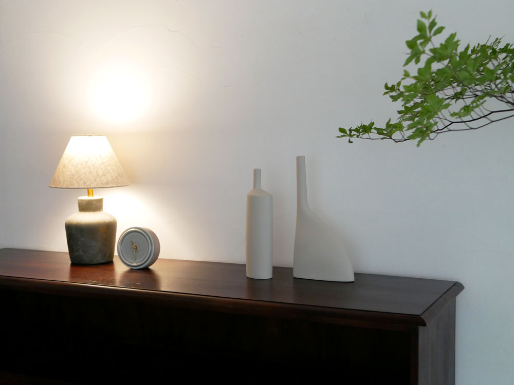 HUNT9 CACCIA9 陶器製のスタイリッシュな花瓶