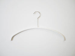 MAWAの白いエコノミックスチールハンガー