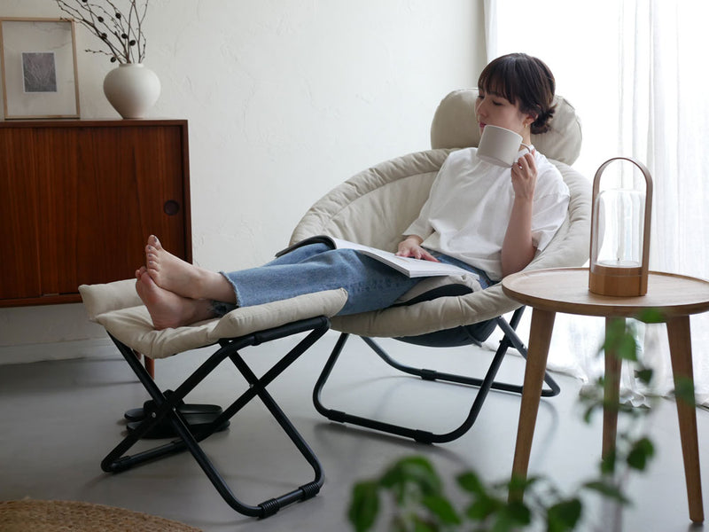 リビングルームで使える【Comore Sun】2wayフォールディングチェア用オットマン、快適な座り心地を提供するスチールフレームとキャンバス素材