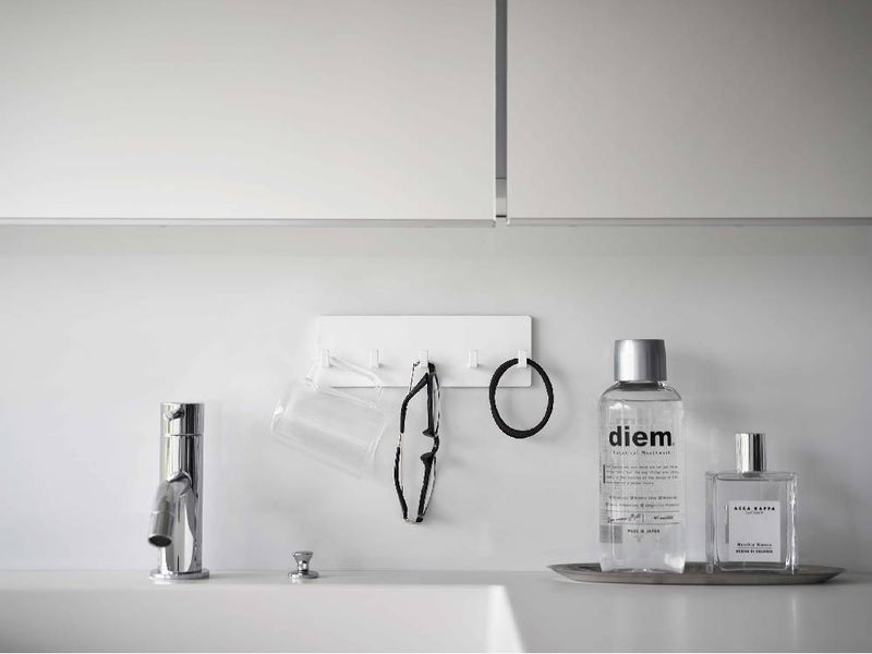 MISTミストの5連フィルムフック本体と5つのフックが並んだセットの画像