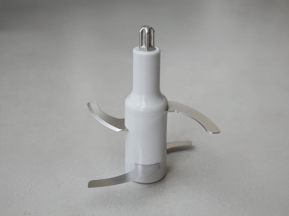 レコルト コードレス カプセルカッターボンヌ本体と付属キッチンツールが並んでいる画像