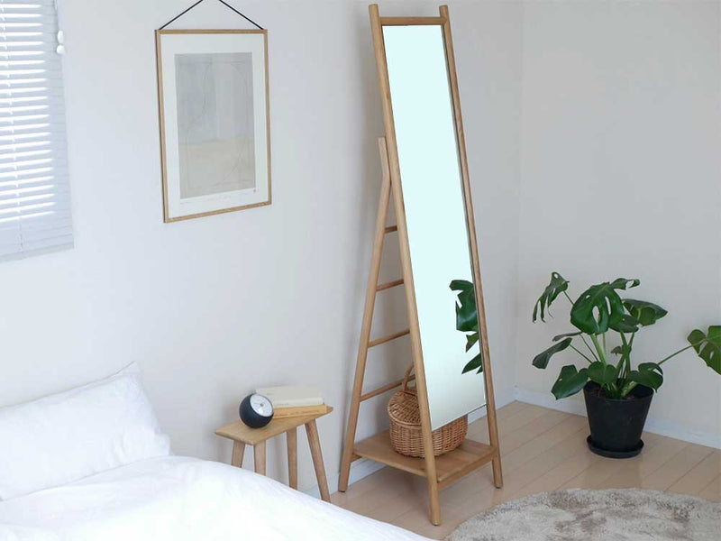 オーク材を使用した収納機能付きスタンドミラー