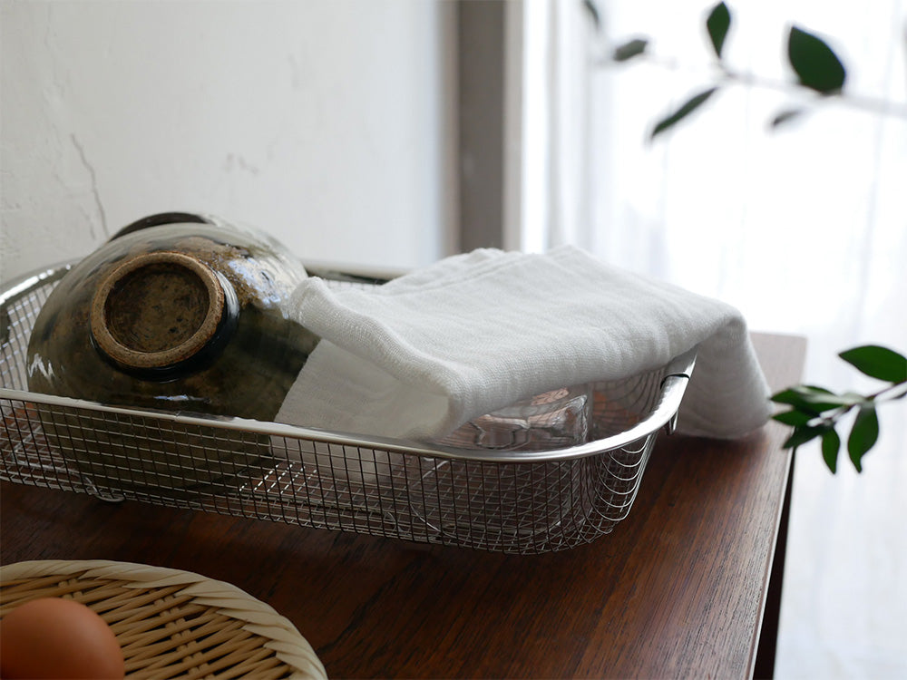 ハンドル付き籐とメッシュ素材のキッチン収納バスケット