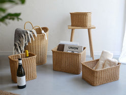 ハンドル付きの天然素材を使用した収納用ストレージバスケット