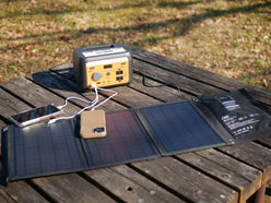 ソーラーパネル付きポータブル電源