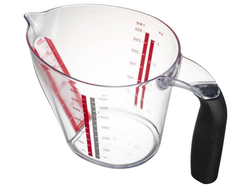 セレクト100の600ml計量カップ。透明なAS樹脂製で持ち手が付いたキッチン用計量器具。