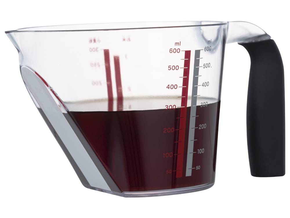 日本製SELECT100 600ml計量カップ。耐熱AS樹脂製で透明な本体に目盛りが刻まれたキッチン用計量器具