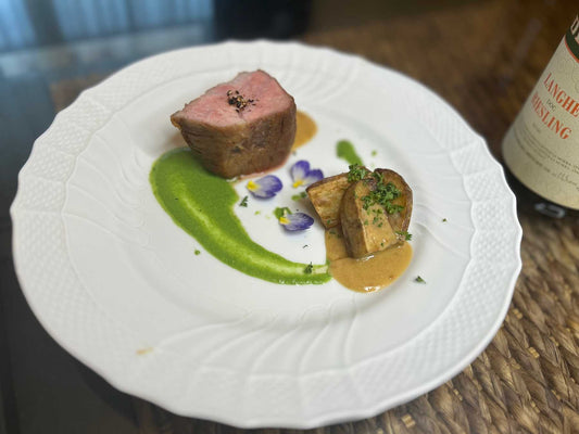 豚肩ロースのロースト　ほうれん草のピュレ　きのこクリームソース