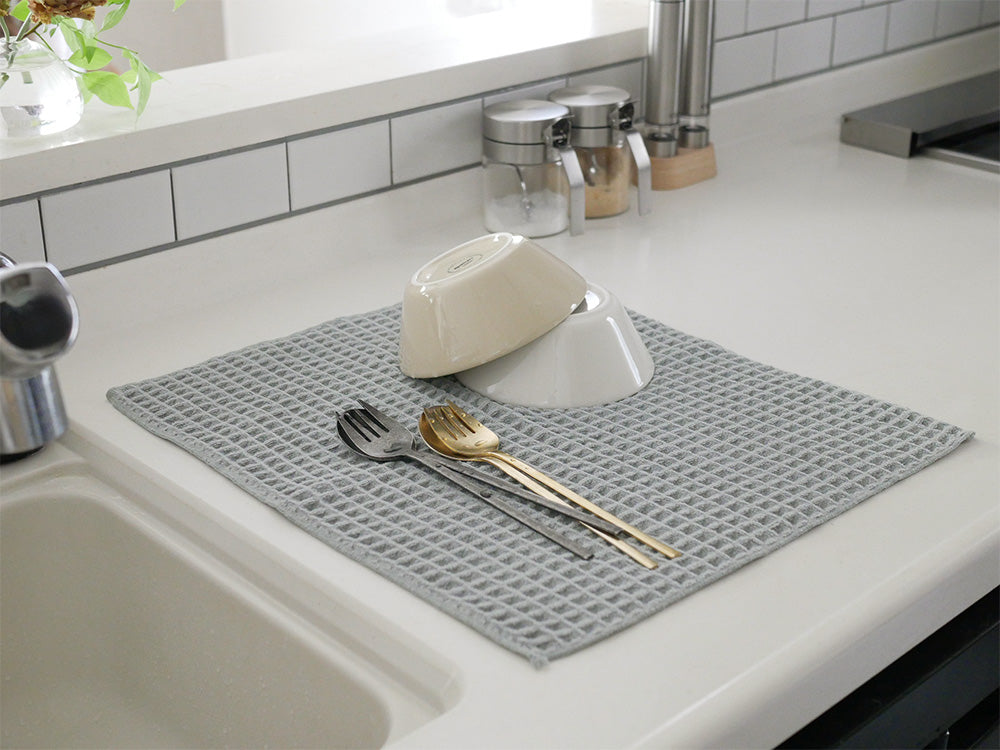 《ノベルティ付》【CORELLE/コレール】こびりつきにくい次世代フライパン＋専用ガラス蓋セット（あっちこっち水切りマット）