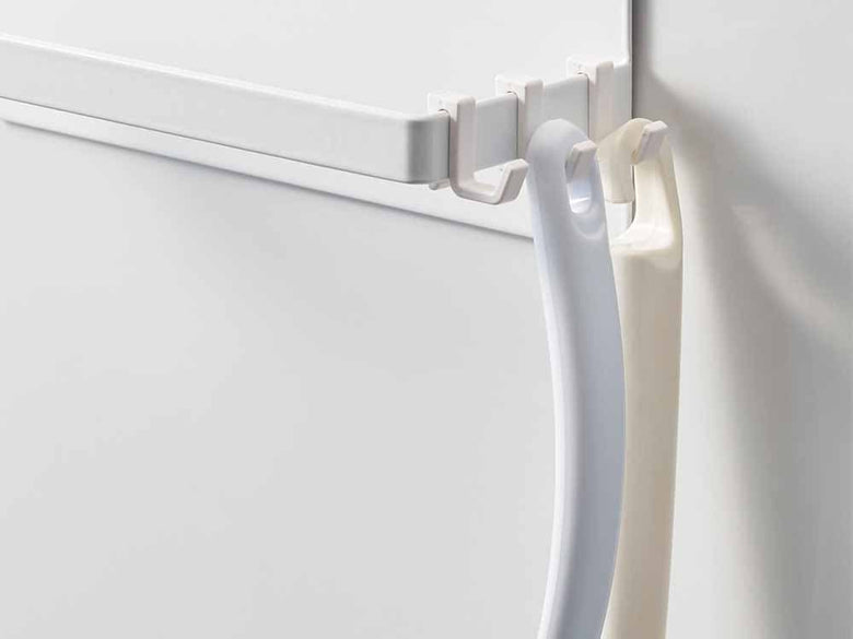 YAMAZAKI/towerの二段スチール製マグネット洗濯ハンガー収納ラック、ハンドルとヒンジ付き