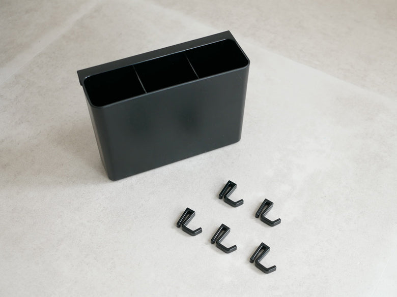 YAMAZAKI/tower製スチールコンロ奥ラック。幅79cm、高さ46cmのキッチン用収納ラック