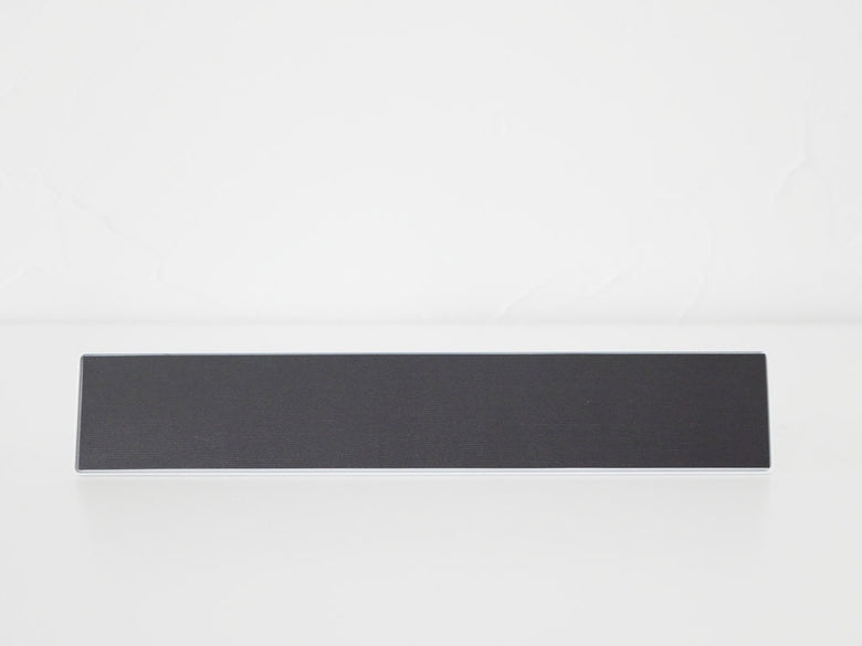 タワー製マグネットレンジフードフックが壁に取り付けられている