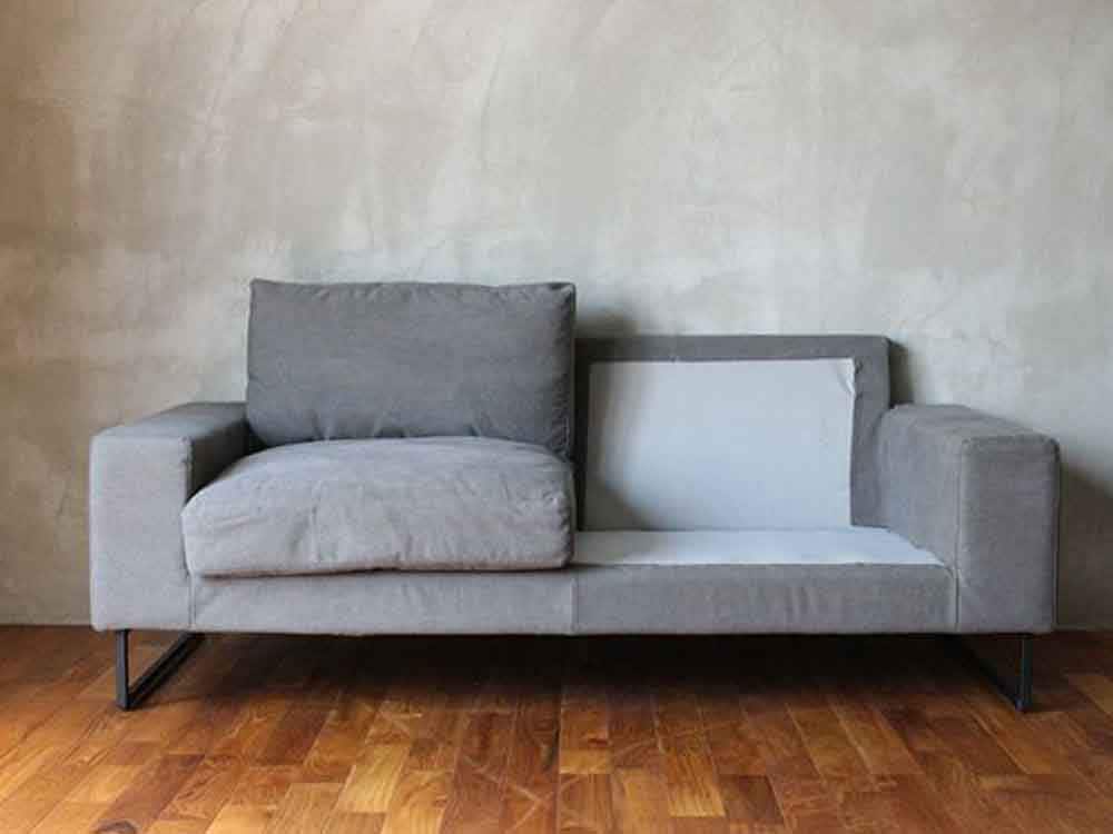 アデペシュのVIDERデイベッドがリビングルームに配置されている