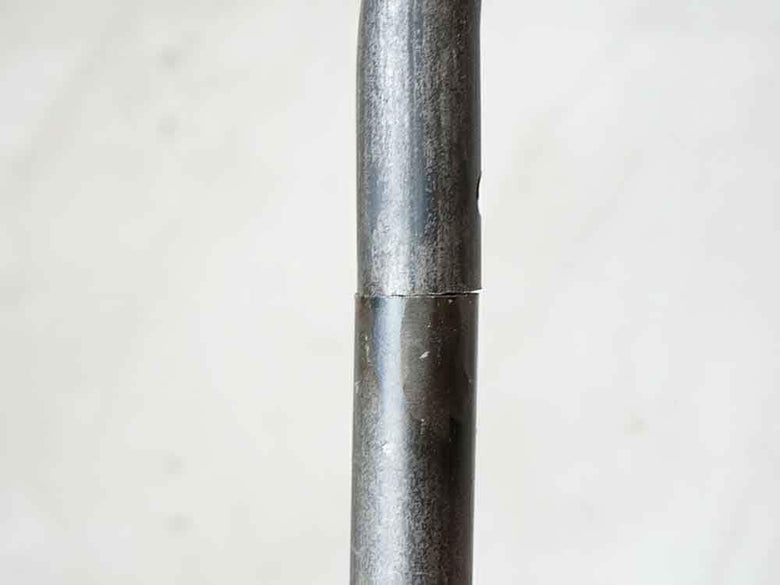 スチール製パイプで作られたアイアンハンギングスタンド