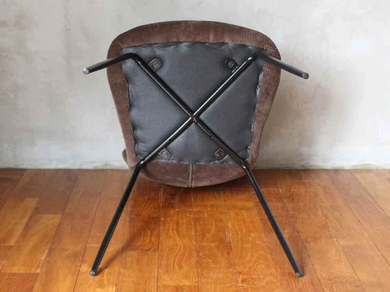 木材とレザーのブラウンチェア