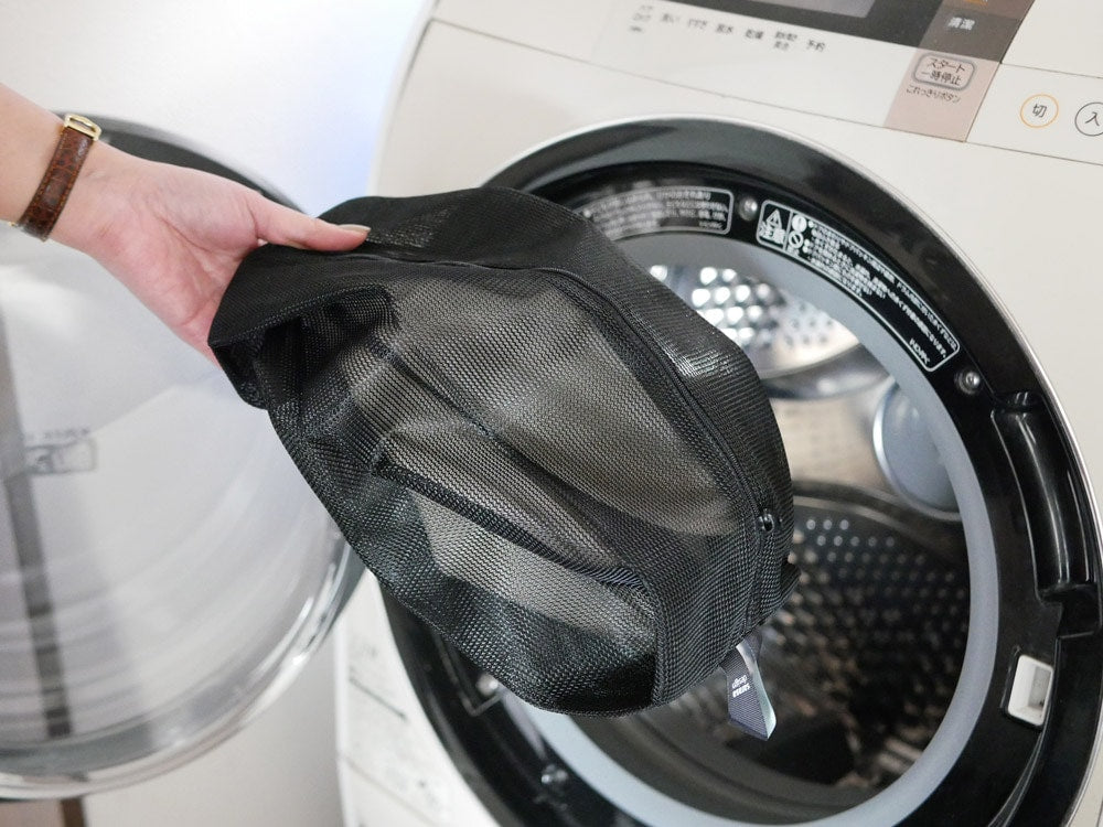 洗濯機と乾燥機が設置されたランドリールームの写真