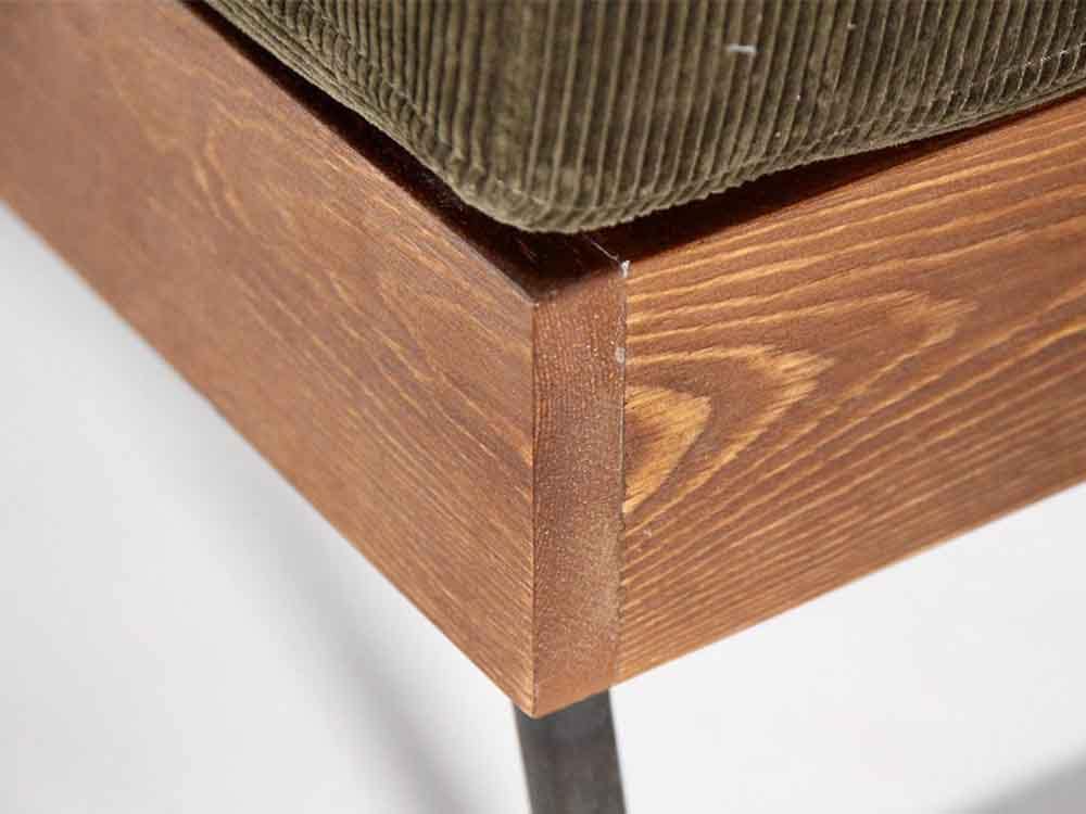 ブラウンのパイン無垢材オットマン