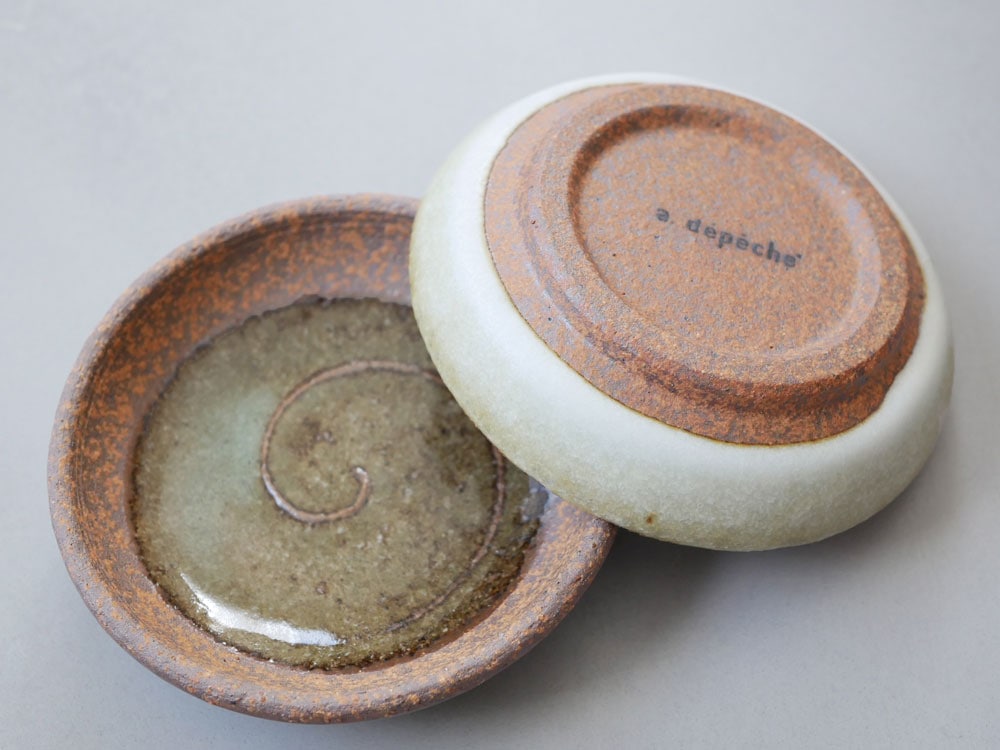 アデペシュの手作り陶器豆皿