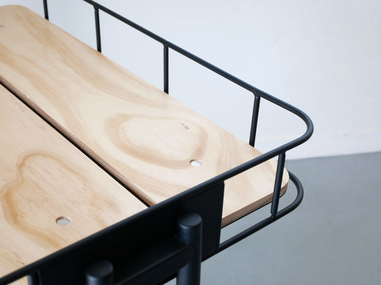 BY CAGE製黒色スチールのマイクロウェーブラックキッチン棚