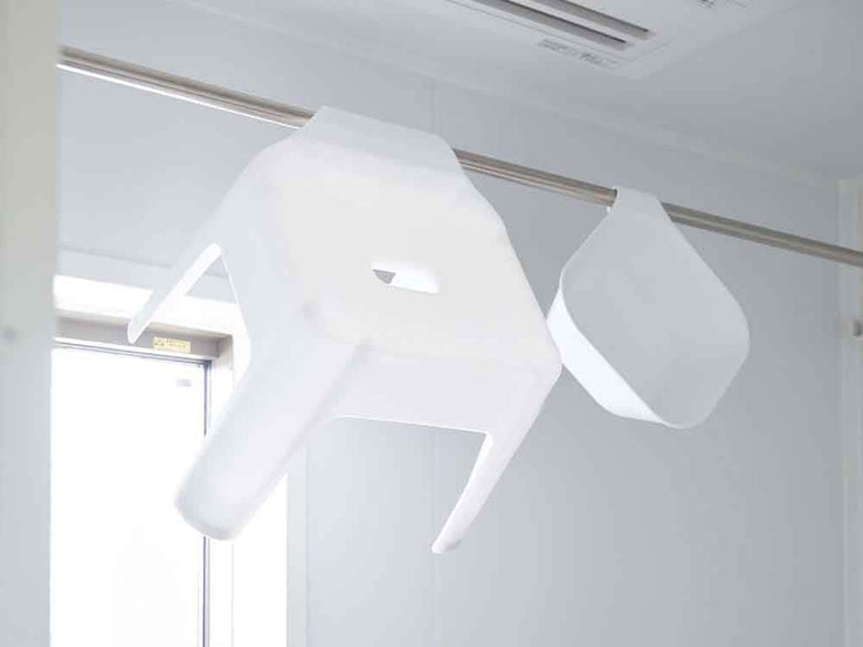 シルバーのプラスチック製デザインシーリングライト、蛍光灯付き