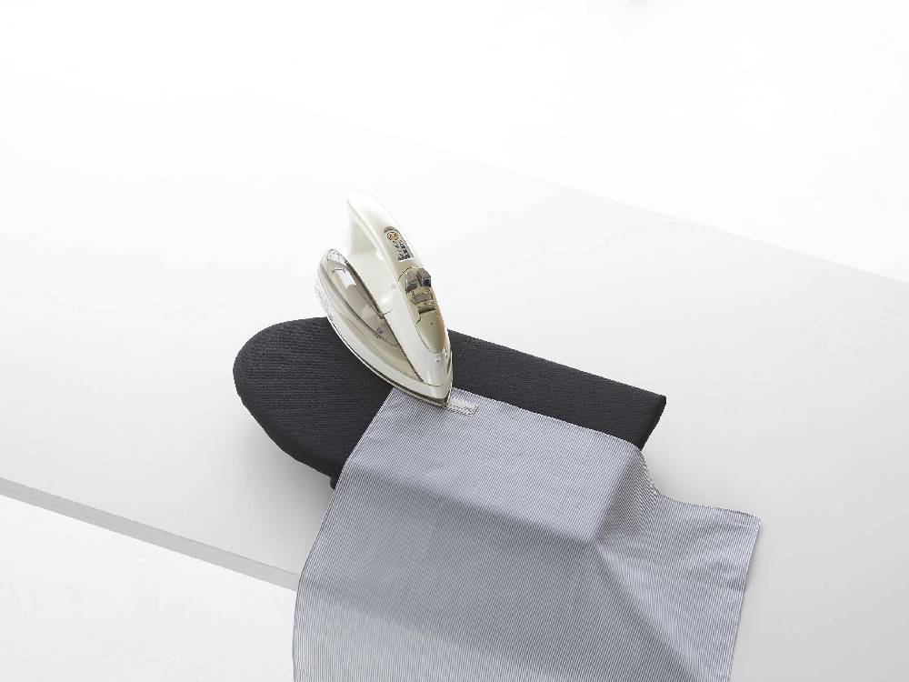 銀色メッシュの卓上アイロン台