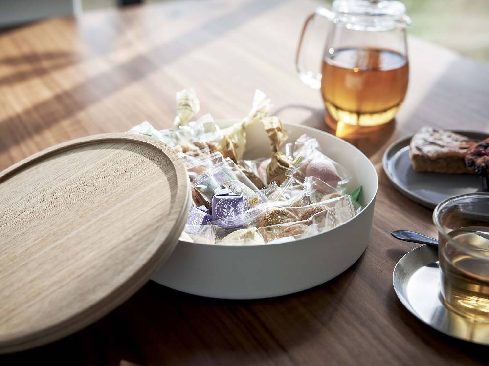 RINのスチールと木製の蓋付きラウンド収納ケース