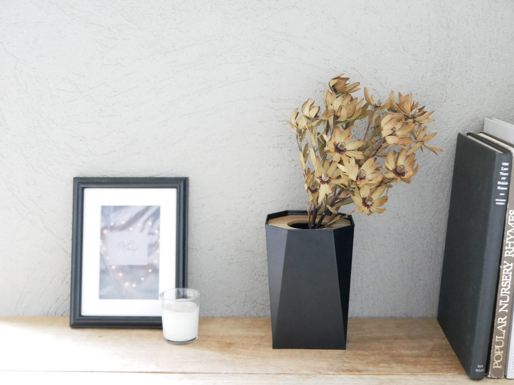 POSH LIVINGのアイアンとマンゴーウッド製ダストボックス