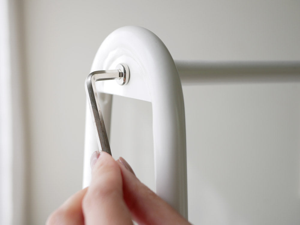 BY CAGEビーワイケージのスチールと木製ハンガー