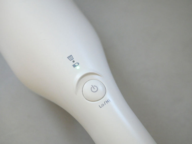 ナチュラルホワイトのrecolteコードレスウェット&ドライクリーナー