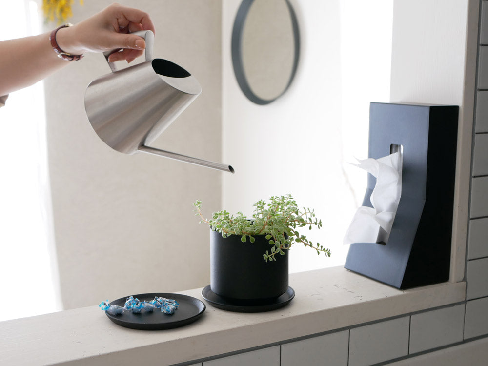 ポッシュリビングの四角型と丸型のアルミポット＆プレート